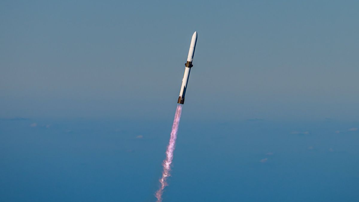Blue Origin's New Glenn rocket explodes in massive fireball during prelaunch test