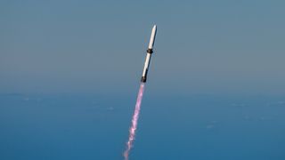 Blue Origin's New Glenn rocket launches NASA's ESCAPADE Mars mission on Nov. 13, 2025.