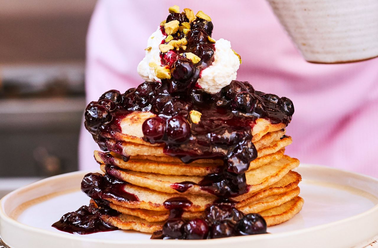 Lily Vanilli&#039;s pancakes with blueberries