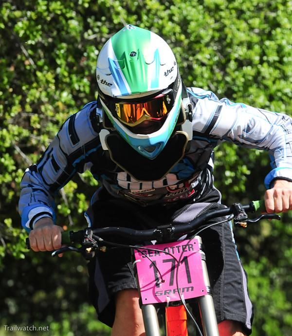 Joanna Petterson racing to eighth place