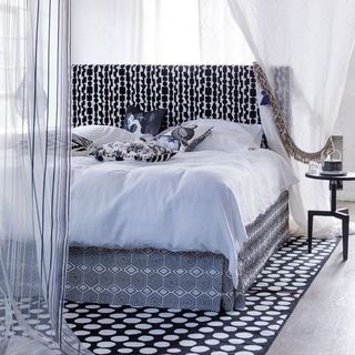 bedroom with black and white bedding