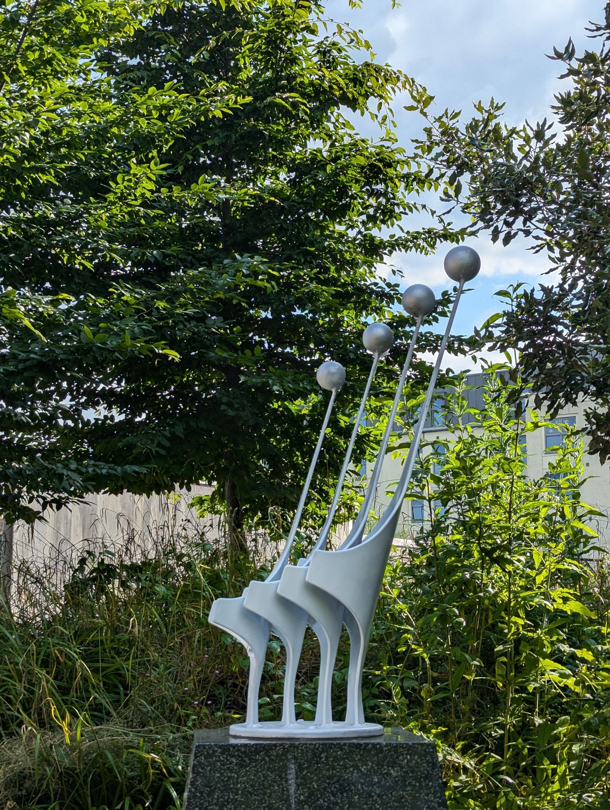 A photo of a statue taken on a Google Pixel 7 Pro