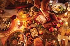 Thanksgiving dinner table