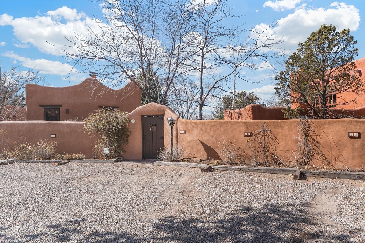 Santa Fe home exterior