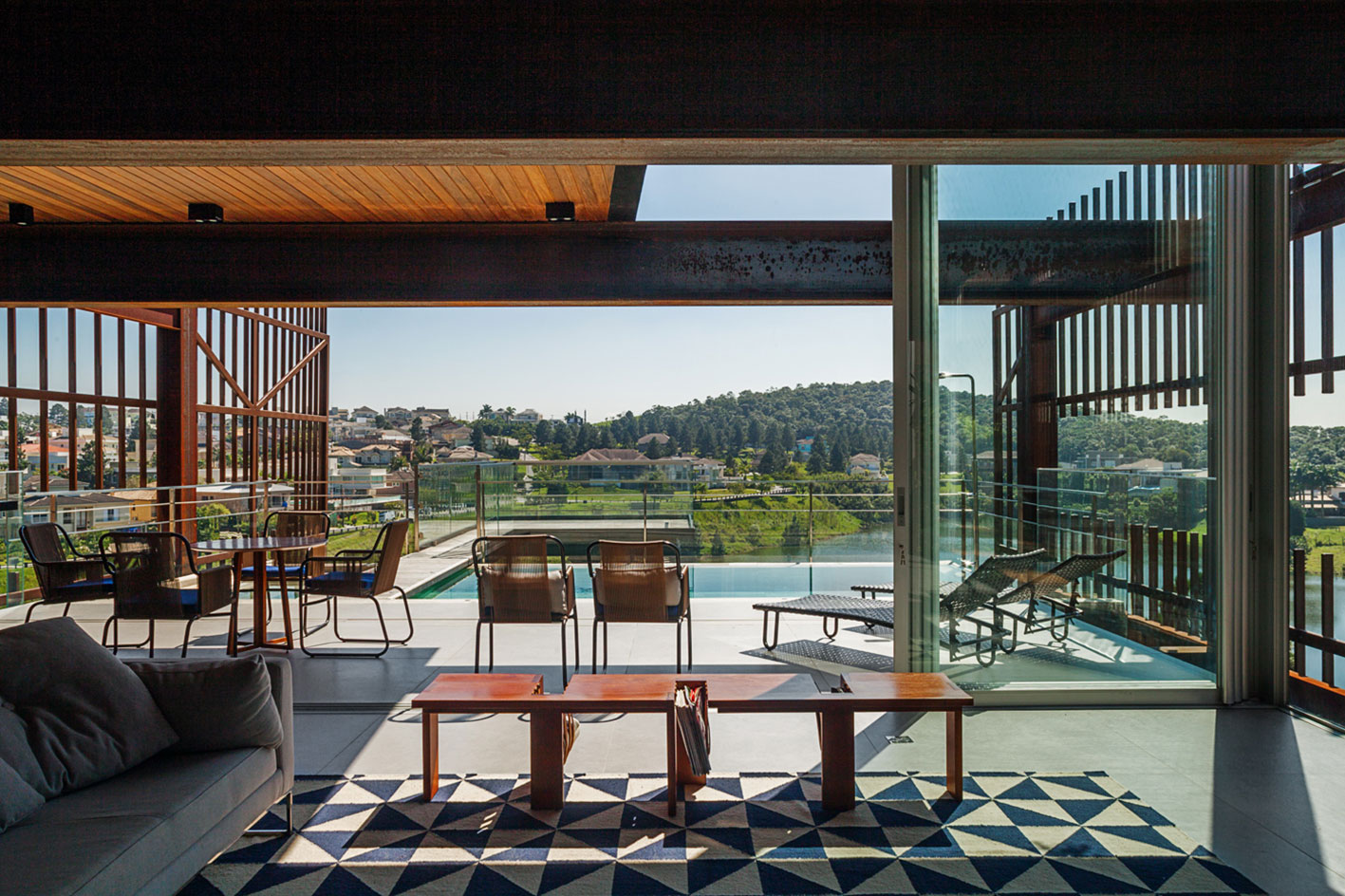 Casa Mirante: Brazilian firm FGMF designs a stylishly functional family home