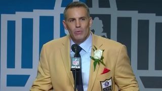 Kurt Warner giving a speech during his Hall of Fame induction ceremony.