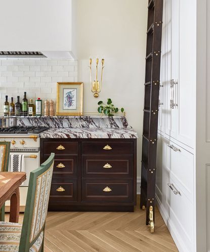 Kitchen hardware trends 2025: 10 designs to try this year | Homes and ...
