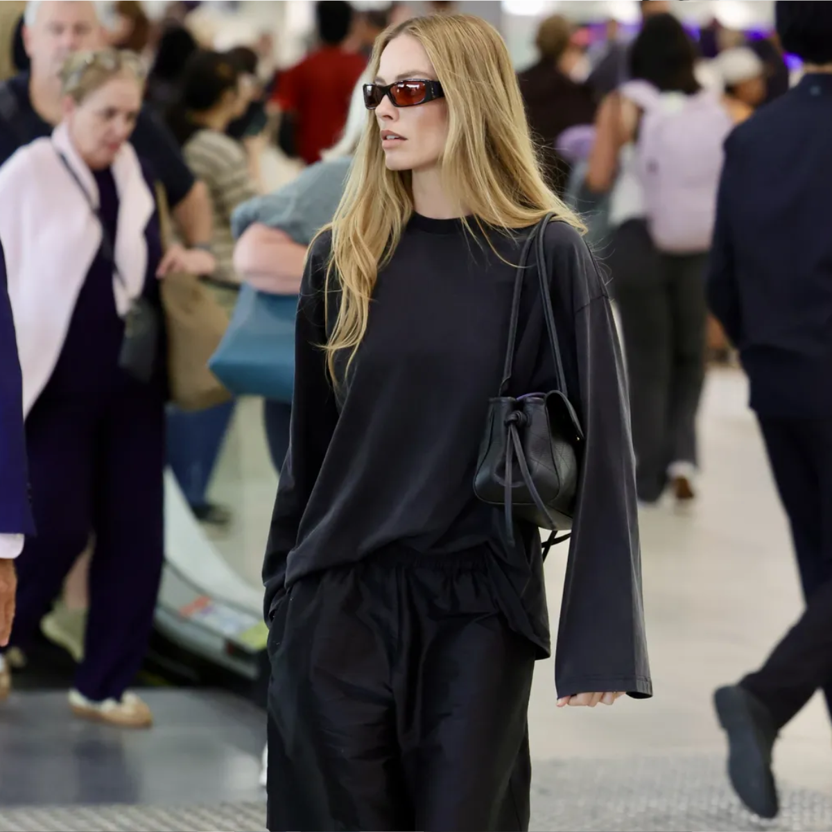 Margot Robbie airport looks