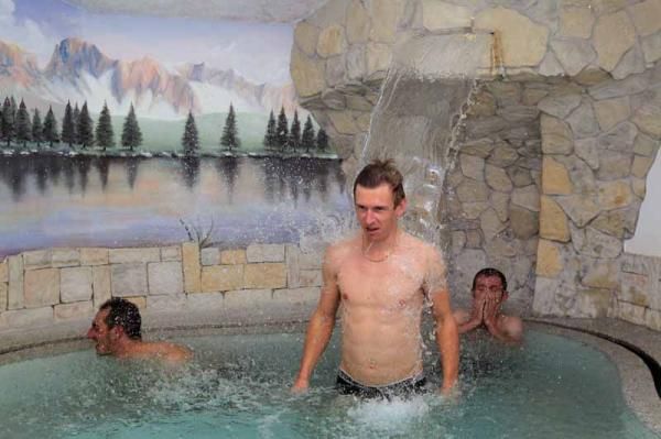 Bodnar relaxes in the pool