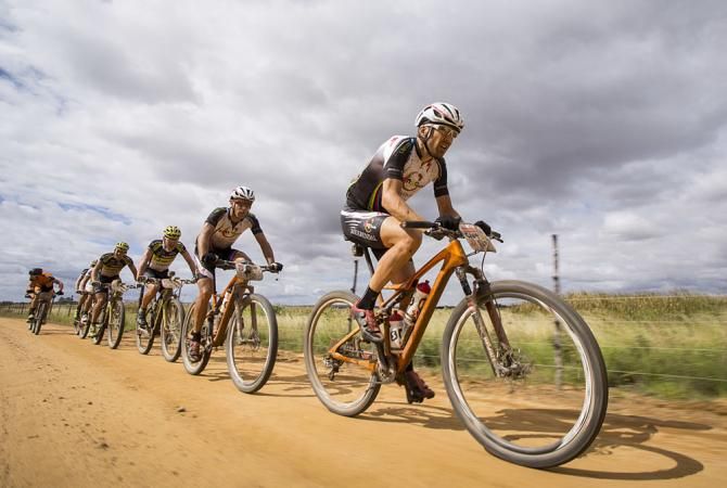 Christoph Sauser of Meerendal Songo Specialized leads the front riders