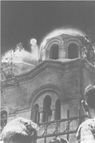 A photo purporting to show an apparition of the Virgin Mary above the church of Saint Demiana in Zeitoun, Cairo.