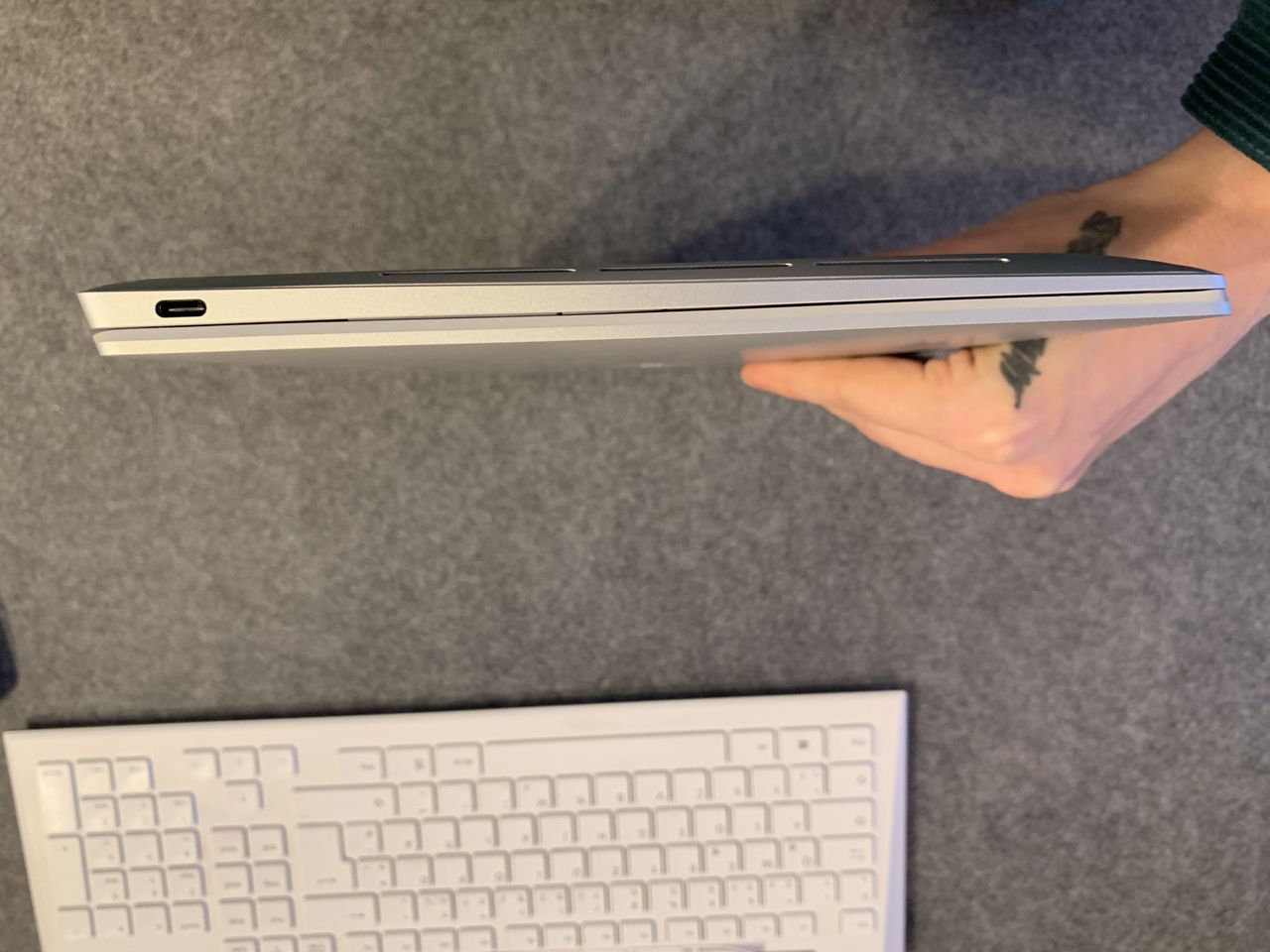 Dell XPS 13 Plus Seitenansicht offenbart die lausige Anzahl an Ports