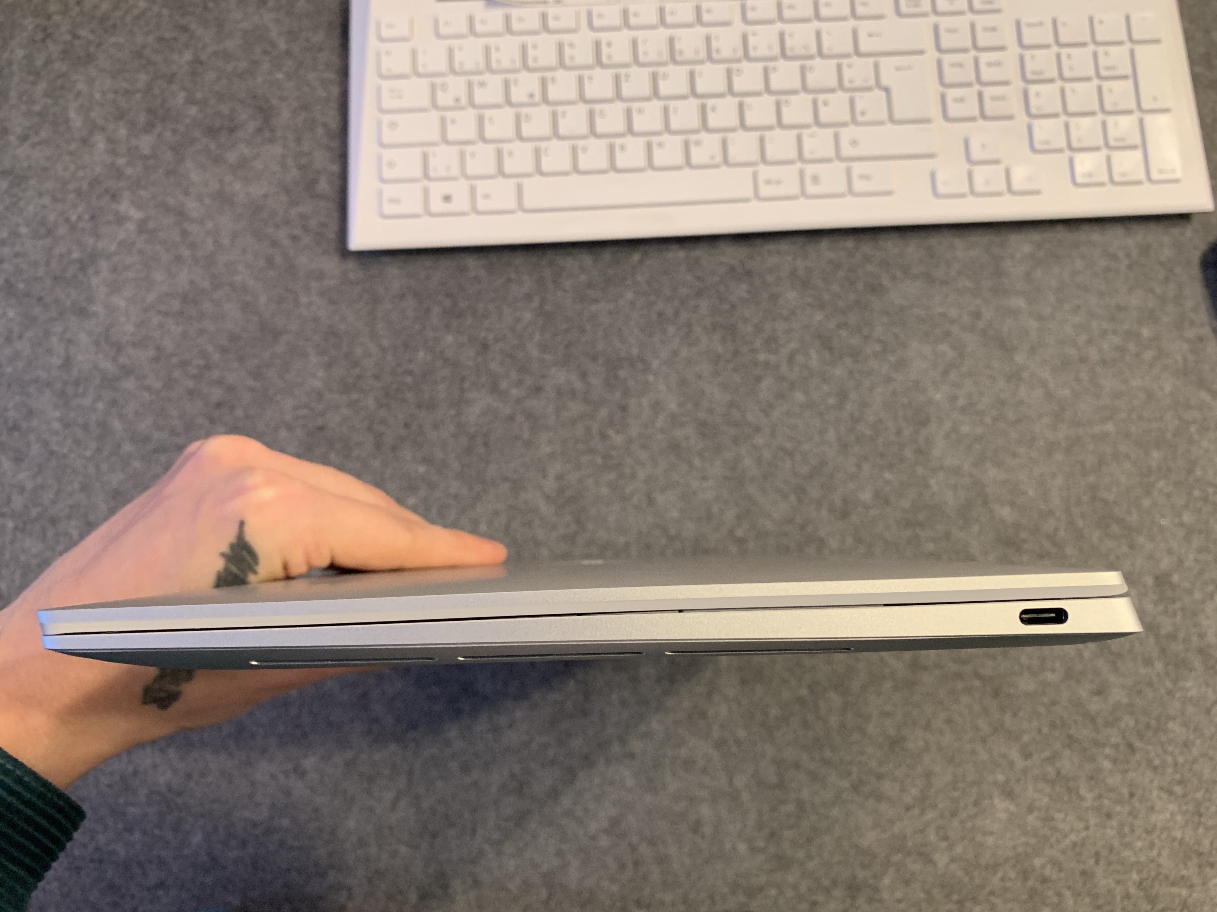 Dell XPS 13 Plus Seitenansicht offenbart die lausige Anzahl an Ports