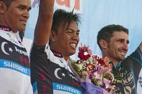 Stage five podium (l-r): Harif Saleh (2nd,Terengganu Cycling Team), Anuar Manan (1st,Terengganu Cycling Team) and Rico Rogers (3rd,Giant Kenda).