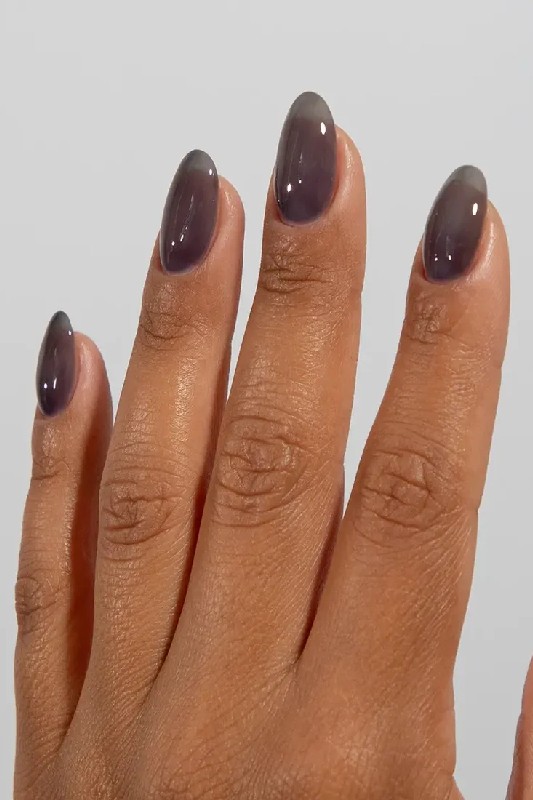 A gray smoky jelly manicure.