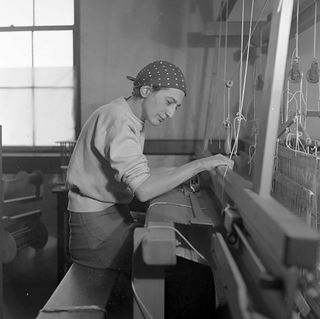 Anni Albers in her weaving studio at Black Mountain College.