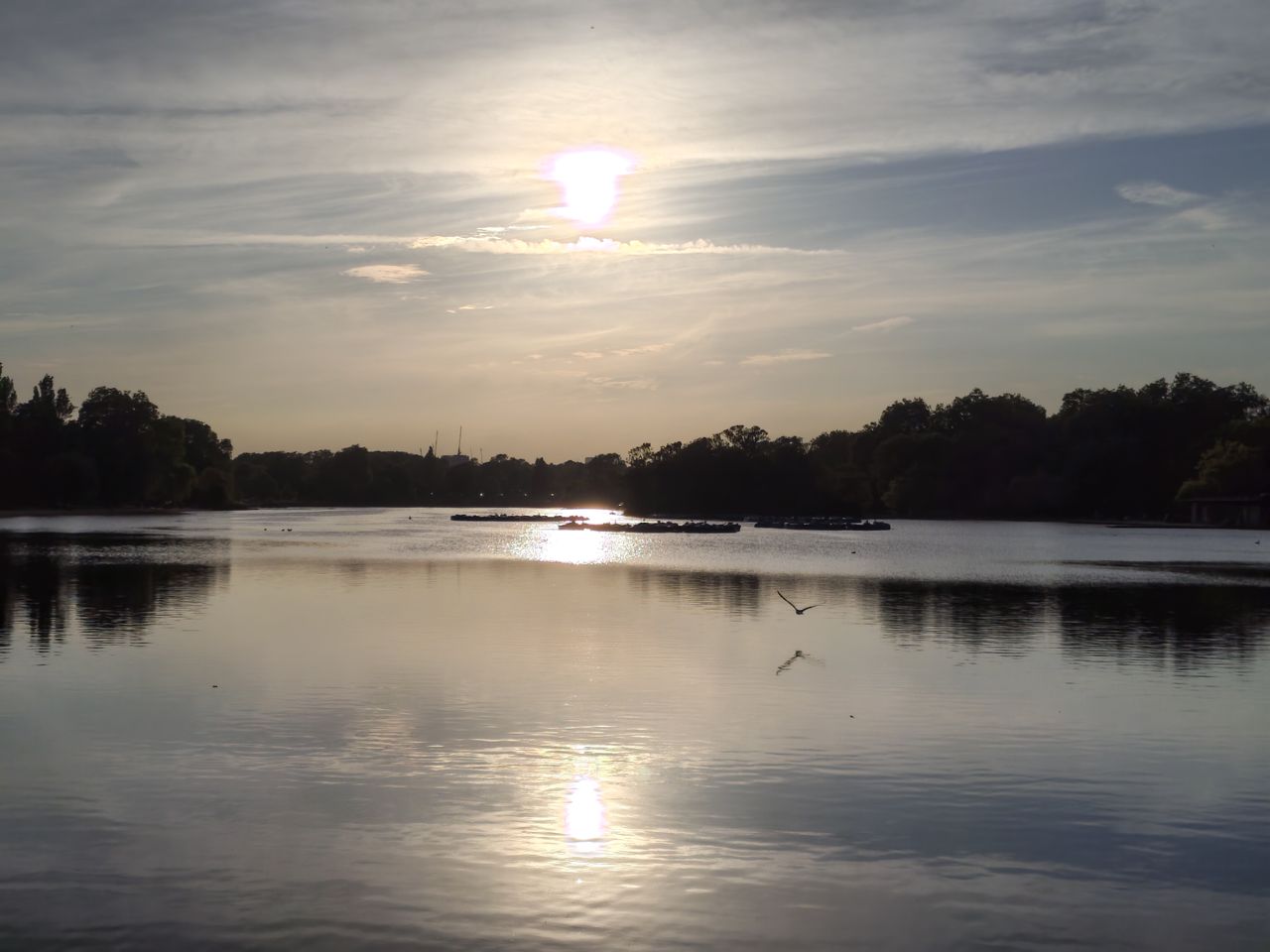 A camera sample taken on the Motorola Edge 70 Fusion, showing a sunset over a lake.