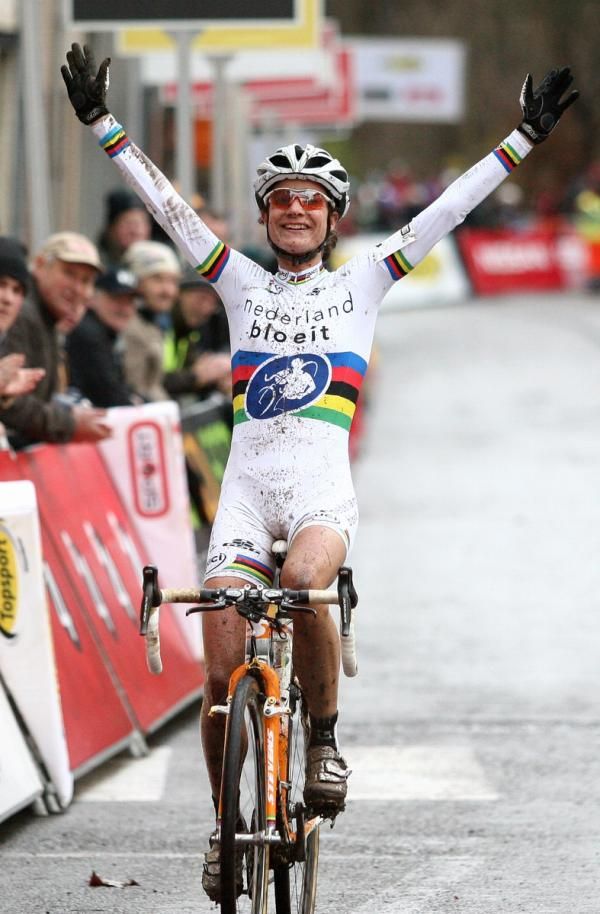 Marianne Vos (Nederland Bloeit) solos to a fine win