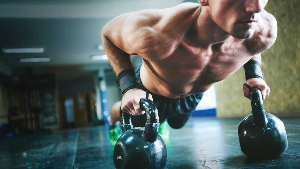 5 Best Kettlebell Exercises For Beginners To Chisel Full-body Strength ...