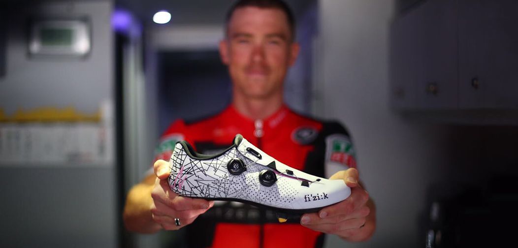 Rohan Dennis with his R1B Climb Edition