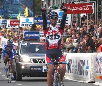 Van Petegem winning the Ronde