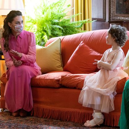 Kate Middleton meets little girl