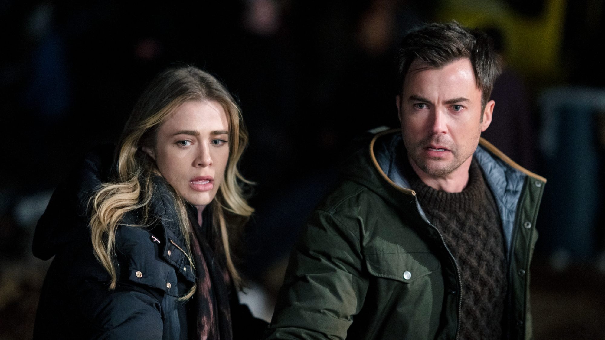 Melissa Roxburgh como Michaela Stone y Matt Long como Zeke Landon en la temporada 4 de Manifest