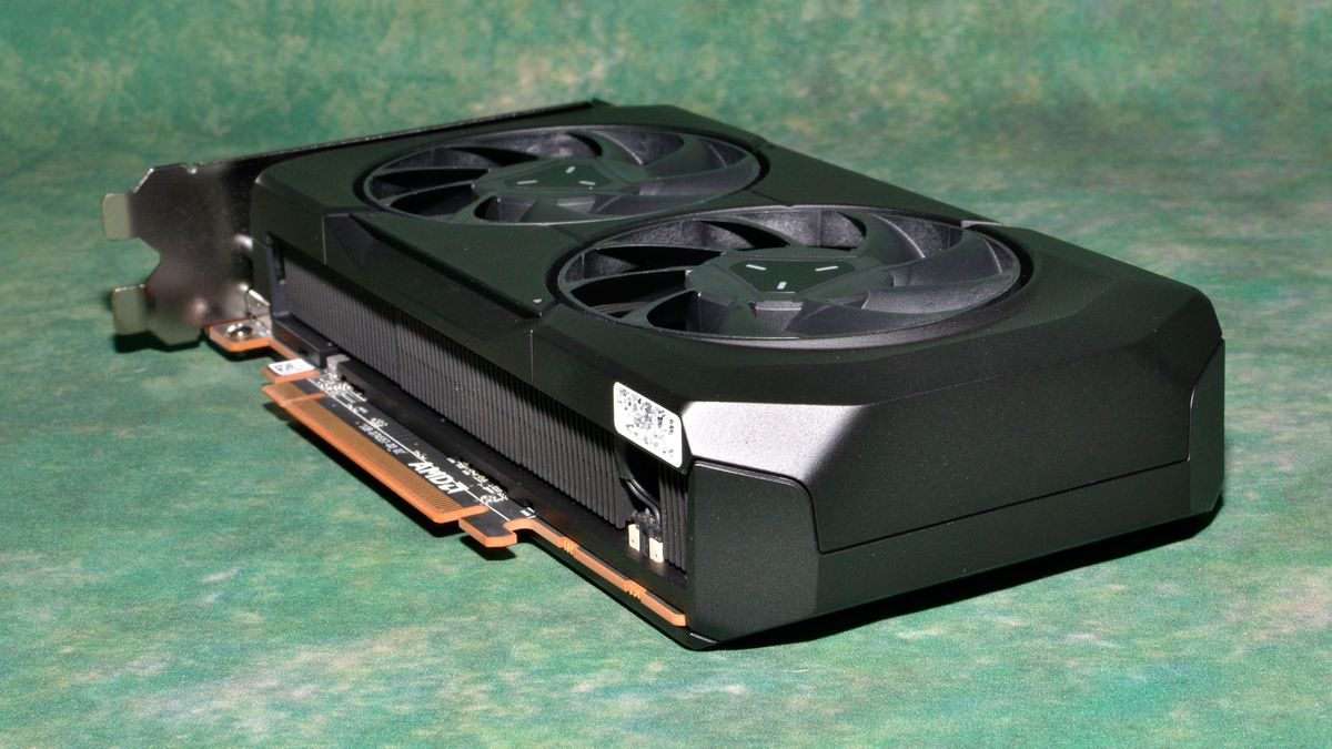 AMD Radeon RX 7600 unboxing and card photos