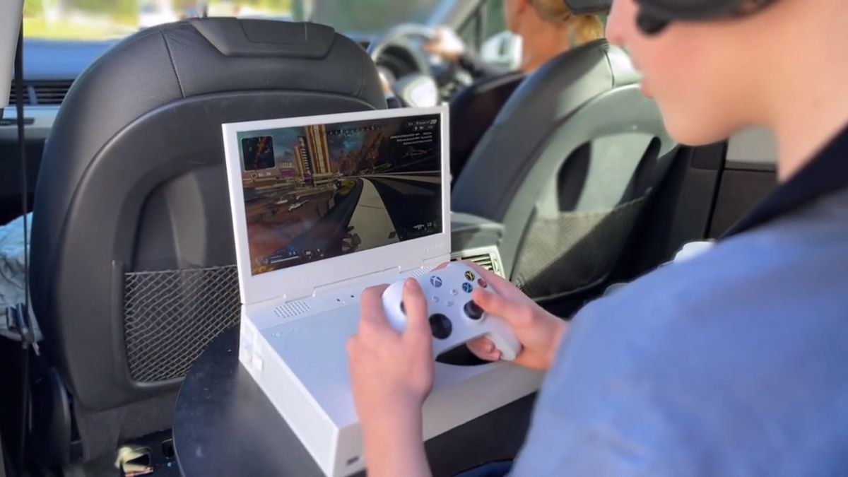 Xbox Series S: This detachable screen transforms the console into a