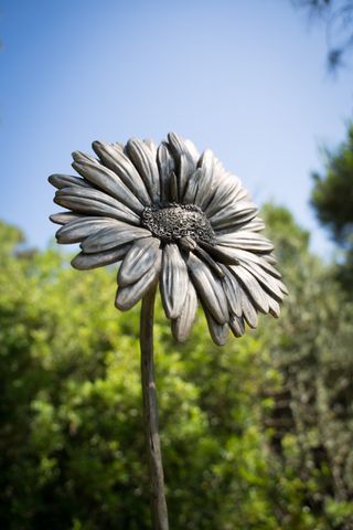 Laurent Grasso flower sculpture amid nature at Bodrum Loft / Perrotin exhibition