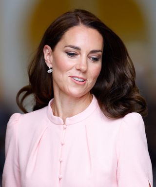 Kate Middleton opening the V&A Museum in a pink dress