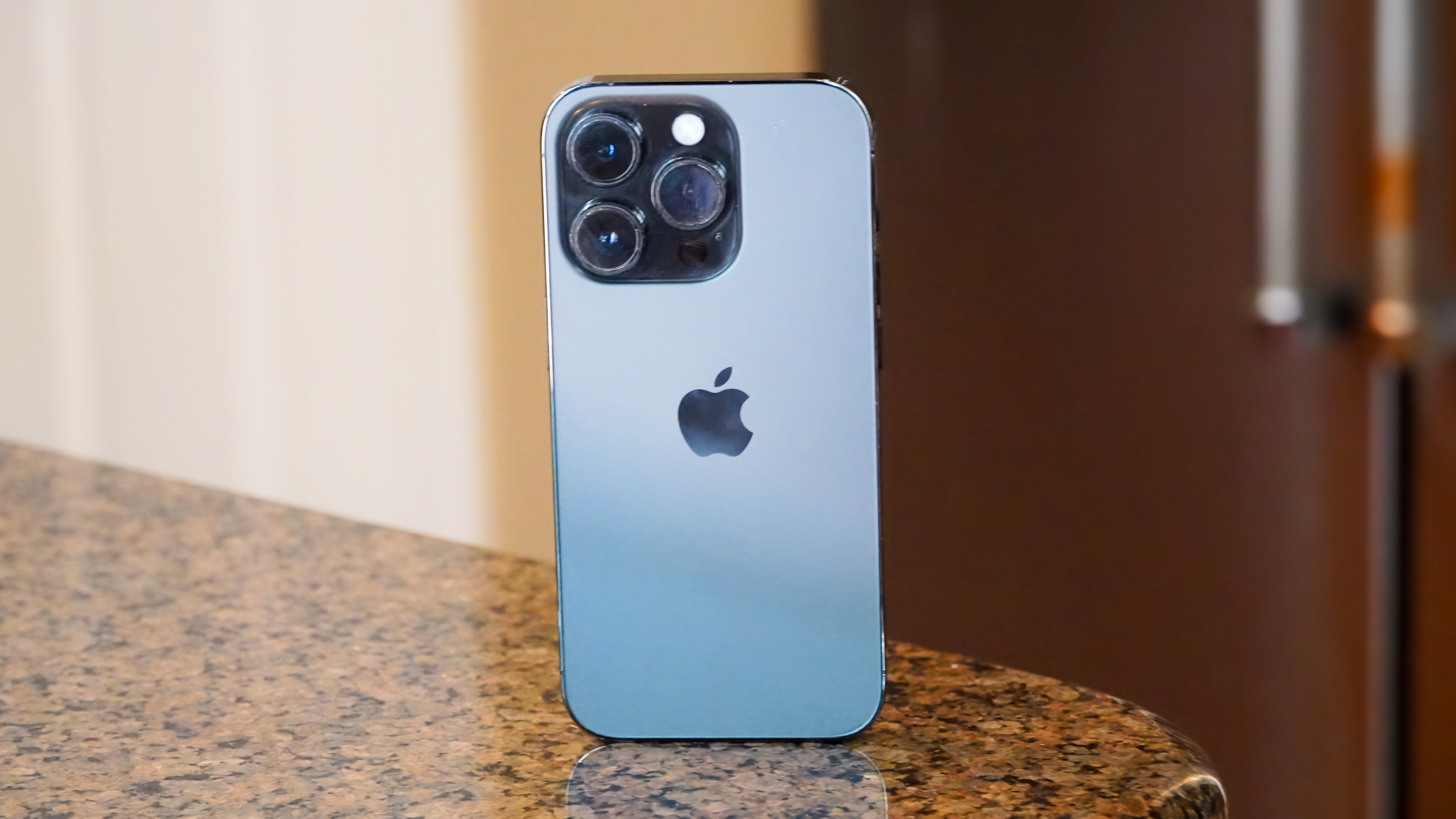 My dad's iPhone 14 Pro after using the Otterbox Mobile Device Care Kit.