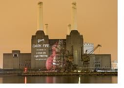 http://cdn.mos.musicradar.com/images/legacy/totalguitar/Battersea Power Station Gibson Dark Fire.jpg
