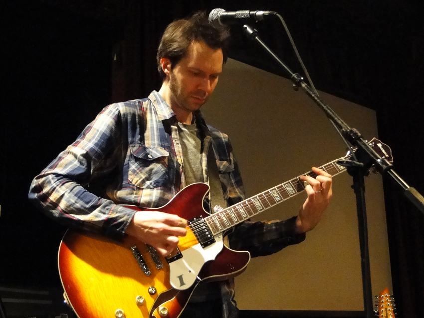 Gilbert warms up on his Ibanez AS-103. Looks like an Epiphone Casino, don't it?