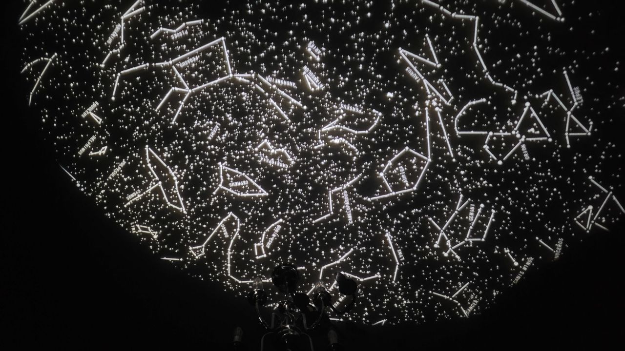 A demonstration of the National Geographic Astro Planetarium in use