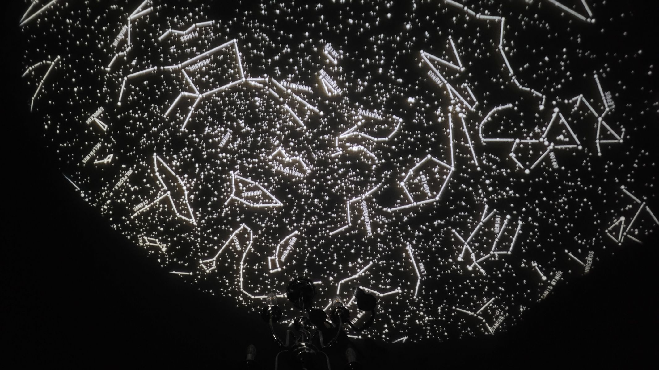 A demonstration of the National Geographic Astro Planetarium in use