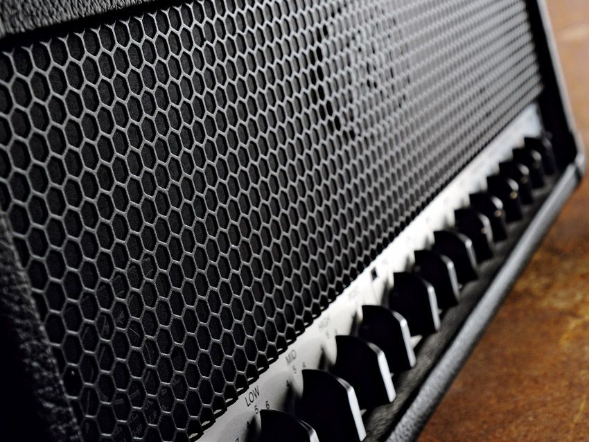 The 6534+ takes the same concept as the metal-favourite the 6505+, adds some EL34s and gives it a more Marshall-like flavour.