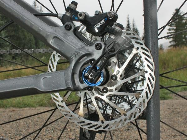 The Reign X0 includes a new RockShox Maxle Lite rear thru-axle.