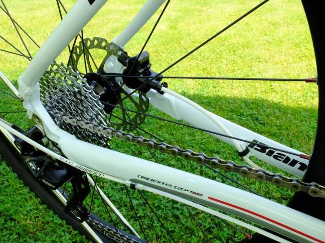 Chain stay routing for the rear brake and gear cables