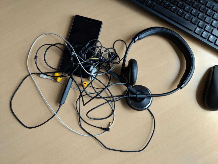 wired-headphone-users-apple-hates-you-and-wants-you-to-be-sad-2-1556648328-dSTd-column-width-inline