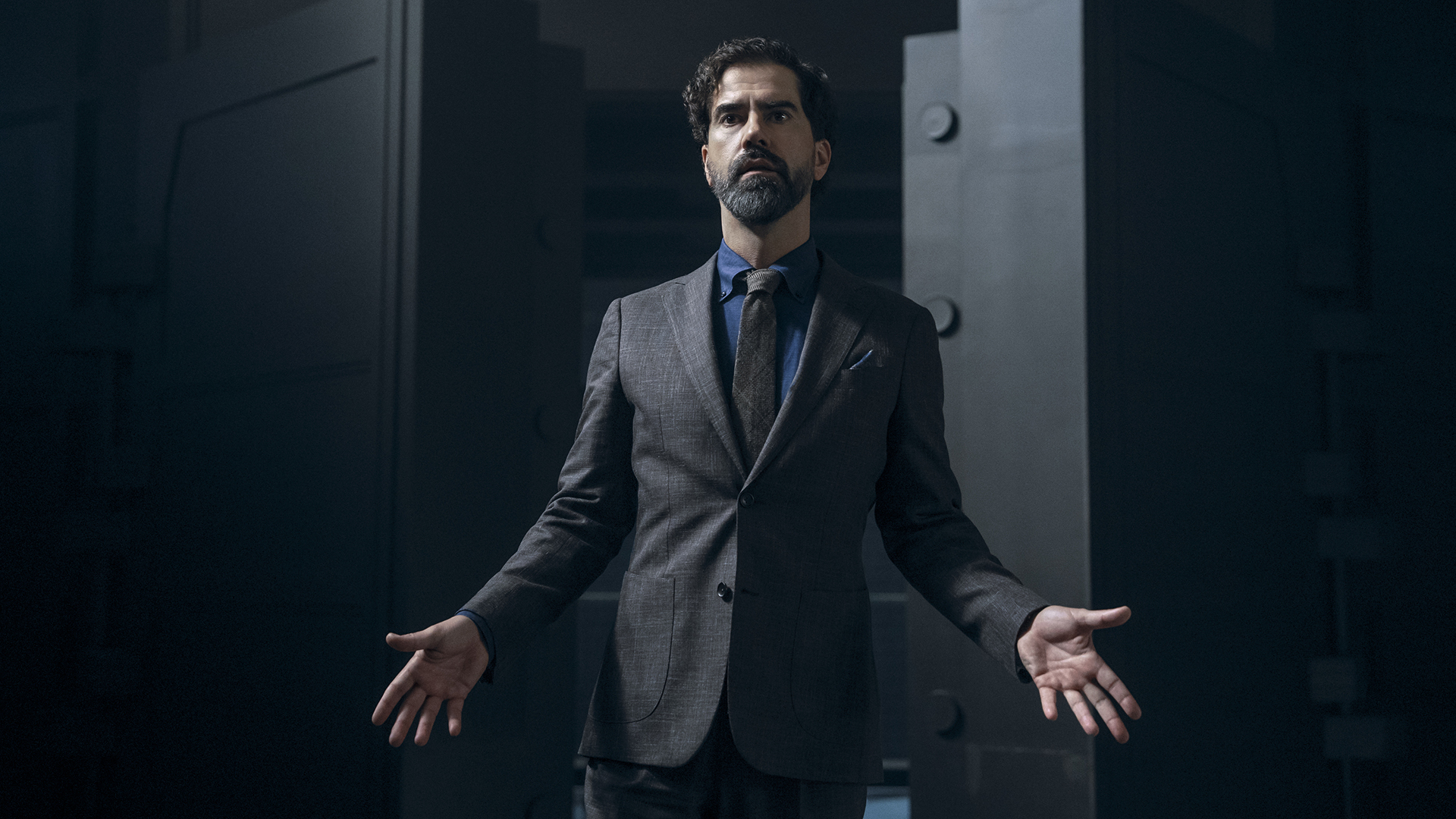 Cipher holding out his hands with palms facing outwards in Gen V season 2