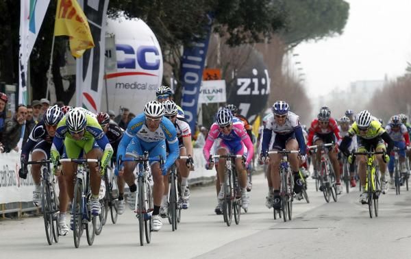 The sprint approaches its photo-finish