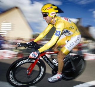 Carlos Sastre (CSC-Saxo Bank) sweeps through a corner.