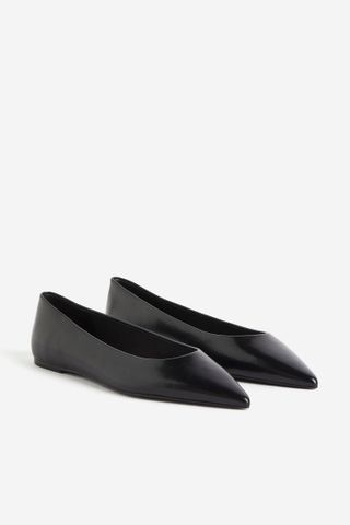 H&M black pointed-toe flats