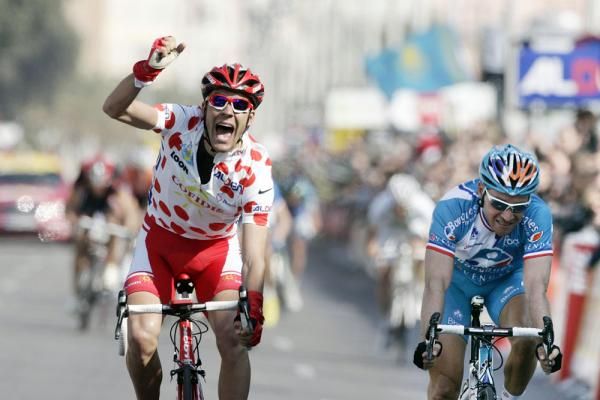 Ama&euml;l Moinard (Cofidis) triumphs over Thomas Voeckler (Bbox Bouygues Telecom)