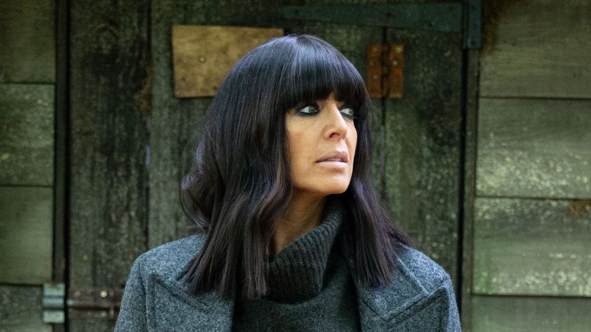 La robe gothique en dentelle noire et le pull en grosse maille de Claudia Winkleman dans The Traitors sont son look le plus frappant à ce jour