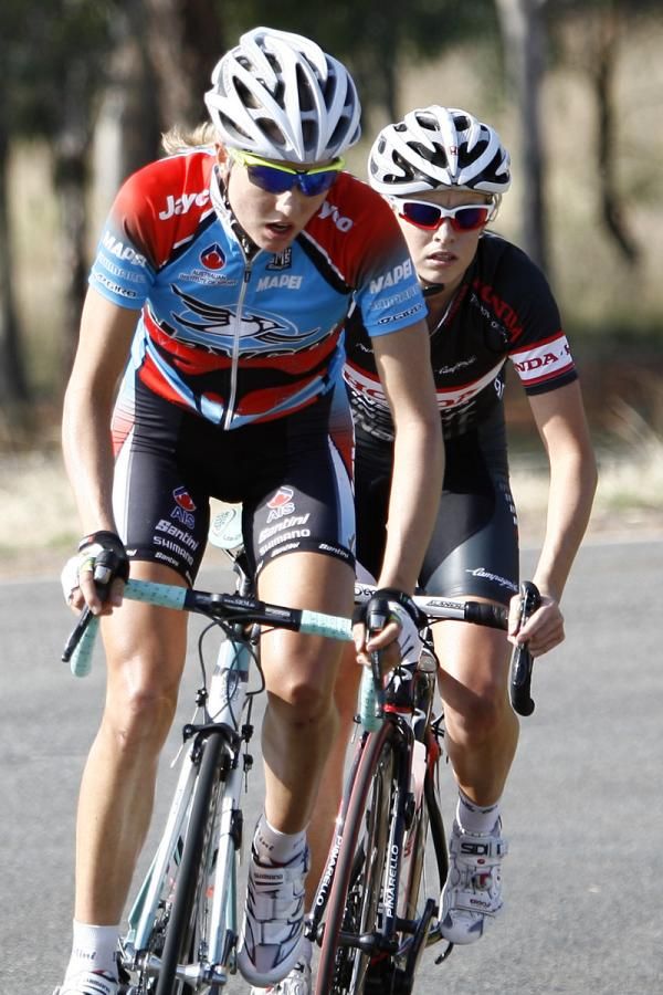 Shara Gillow and Peta Mullens during the elite women's road race.