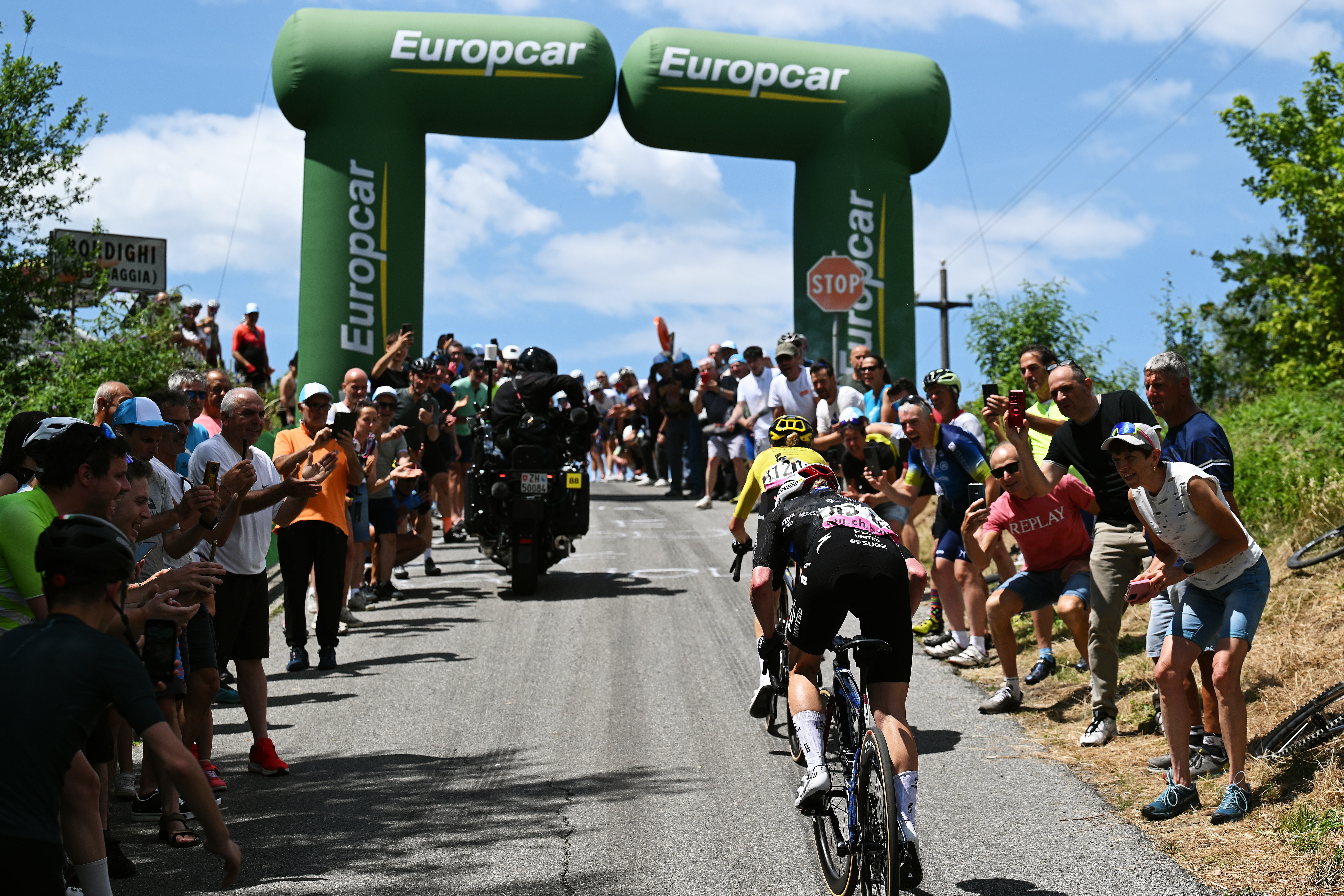 SONDRIO, ITALY - JUNE 17: (L-R) Femke de Vries of Netherlands and Team Visma | Lease a Bike and Lauren Dickson of Great Britain and Team FDJ United - SUEZ compete in the breakaway while fans cheer during the 10th Tour de Suisse Women 2026, Stage 1 a 109.3km stage from Sondrio to Sondrio / #UCIWWT / on June 17, 2026 in Sondrio, Italy. (Photo by Tim de Waele/Getty Images)