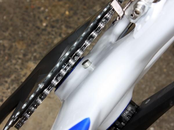 Wiggins' frame has a small magnet glued just above the bottom bracket shell for when he is using an SRM.