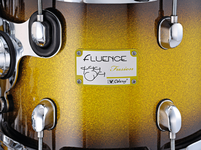 12" and 13" toms are mounted centrally on the bass drum via a sturdy three-way bracket.